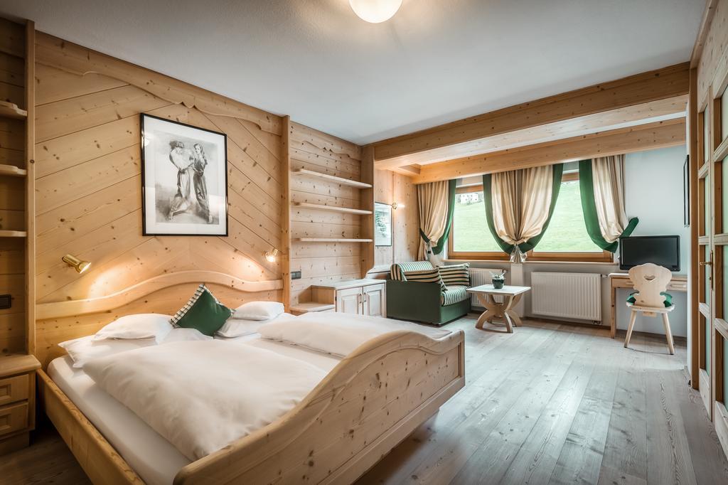 Residence Ciasa Planat Сан-Кассиано Экстерьер фото